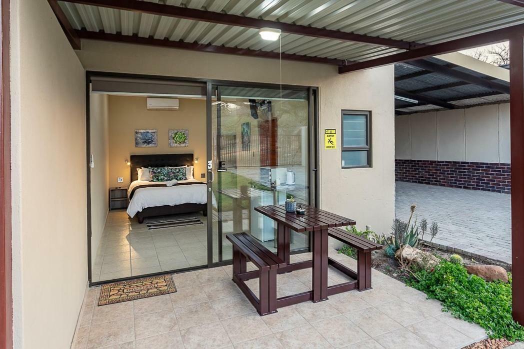 Kiyala Guest Farm Hotel Mbombela ภายนอก รูปภาพ