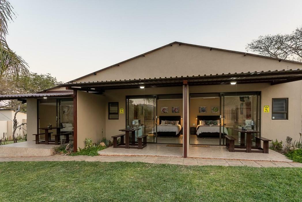 Kiyala Guest Farm Hotel Mbombela ภายนอก รูปภาพ
